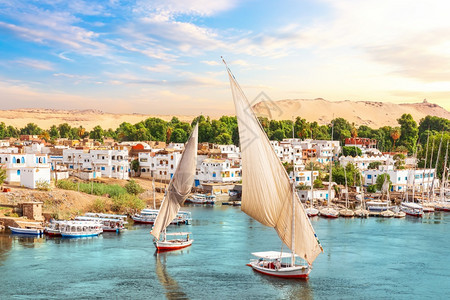 镇埃及阿斯旺尼罗河和帆船的传统景观埃及阿斯旺尼罗河和帆船的传统景观著名游览图片