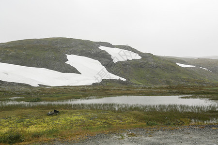 目的地水追踪前往挪威维克的Vikafjellsvegen旅游者路线图片