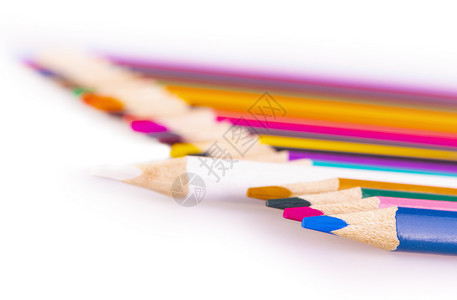光谱补给品白背景上的一些彩色铅笔Name边缘图片