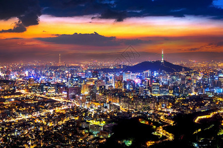 著名的南韩首尔市中心城风景和首尔塔吸引力现代的图片