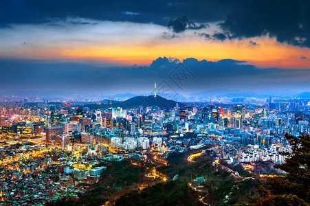 路天空南韩首尔市中心城风景和首尔塔地标图片