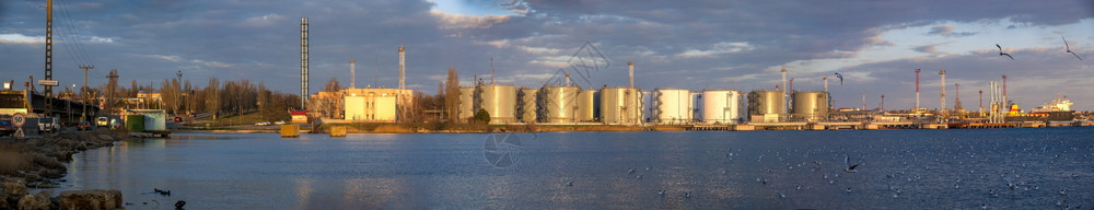 乌克兰奥德萨03219乌克兰奥德萨船舶修理港Odessa附近SukhoiEstuary水域的船舶修理港口和商业全景黑色的印象商业图片
