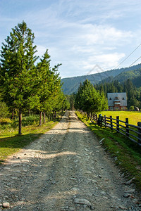 乌克兰喀尔巴阡山脉落基的全景黑脊的美丽景色乌克兰喀尔巴阡山脉落基的全景农村湖自然图片