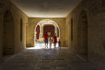 希腊科孚岛2018年月25日科孚岛堡垒希腊入口尔基拉堡垒入口走廊隧道墙图片