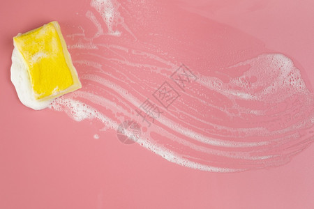 泡沫冲高价格高清晰度照片最上观海绵有泡沫粉红背景彩色照片高质量品气泡明亮的厨房背景