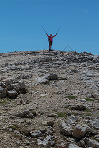 妇女提高登山率顶峰目标成就的登山波兰人踪迹远足多岩石的图片