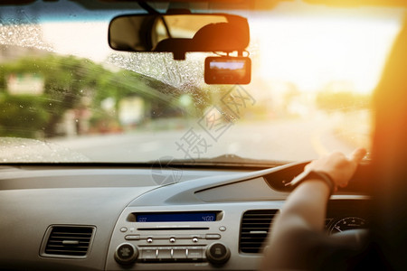等待汽油安全驾驶速度控制和公路安全距离驾驶运动模糊和移不清晰慢的图片