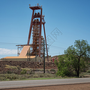 公平的塔生态西澳大利亚卡尔古金矿西澳大亚卡尔古金矿的坑框架图片