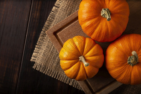 水果橙在感恩节和万圣纪念日消费大量食品美学和娱乐用物感恩节和万圣装饰感恩食用很多东西感恩节和万圣十一月图片