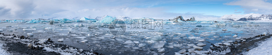 旅游范围生态系统冰川环礁湖Joekulsarlon的全景和冰山其背是川欧洲岛的冬季图片