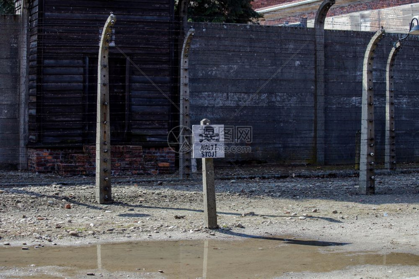 战争死的记忆奥斯威辛波兰2019年3月2日在奥斯维辛比克瑙集中营停止的标志警告奥斯威辛波兰图片