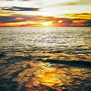 海边美丽的日落科隆兰塔泰河场景蓝色的支撑图片