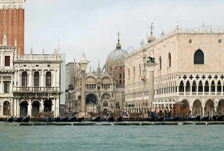 从意大利运河到威尼斯的圣马克柯广场传统的正方形泻湖图片