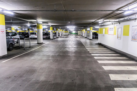 地面城市肮脏的德国下萨克森州沃尔夫斯堡边缘的地下汽车停场室德国萨克森图片