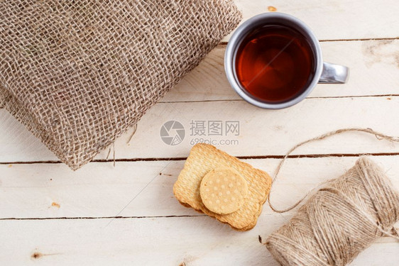 糕点茶杯和画布上的饼干白色早晨图片