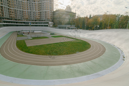 赛车场城市景观齿轮Kyivvelodrome秋天绘画和微小的古老效果2018年开业两后图片