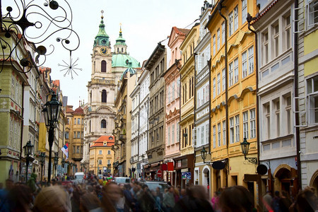 高的建筑学布拉格旅游概念的街头客聚众观光者历史图片