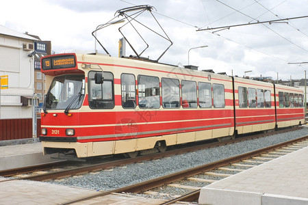 铁路老的在欧洲荷兰德尔夫特的TramStop上市高清图片