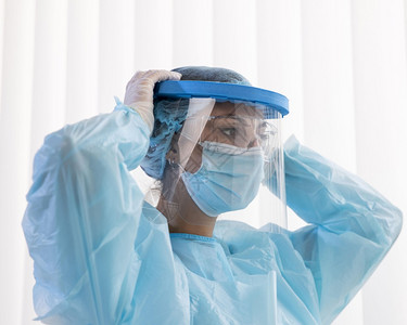 诊所人们身穿防护服的女医生职业图片素材