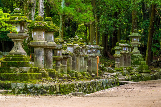 象征日本在朝的光神庙灯笼结石宗教图片