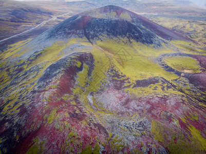 岩浆陨石坑旅游覆盖苔的火山景观图片