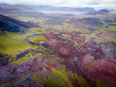 风景秋天高地覆盖苔的火山景观图片