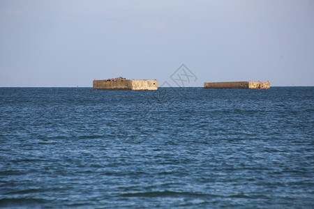 吸引力悬崖海洋法国诺曼底州阿罗切斯由盟军建造的港口废墟图片