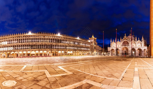 古老的街道城市景观圣马可广场与克大教堂和钟楼在晚上威尼斯意大利圣马可广场与大教堂和钟楼在晚上意大利图片