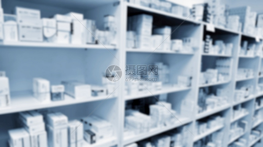 药店货架上的药品图片