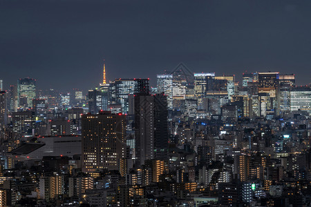 现代的建筑学东京市风景可以看远处的东京塔台从日本东面的京天空树上取走高的图片