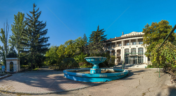医院旅行衰变乌克兰敖德萨老旧废弃的摩尔多瓦疗养院在乌克兰奥德萨阳光明媚的夏季日在乌克兰奥德萨废弃的摩尔多瓦疗养院图片