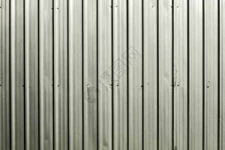 抛光闪亮的车库金属墙壁背面和纹理锌行业水平的图片