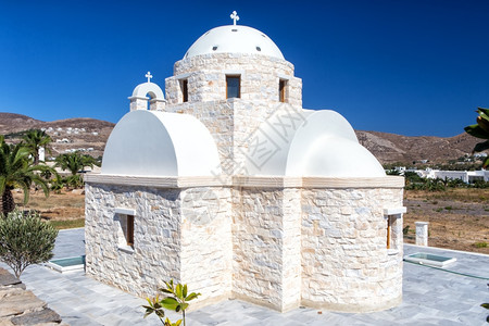 海建筑物叉希腊帕罗斯岛的孤白教堂图片