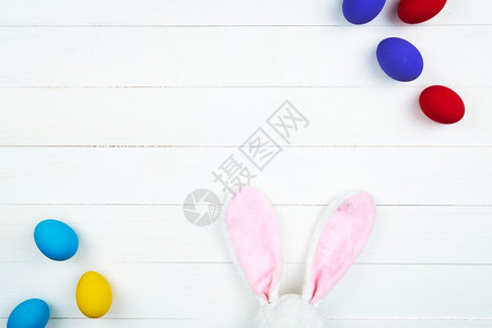 春天毛皮分享复活节小兔子耳朵和装饰鸡蛋图片