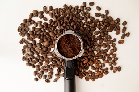 咖啡豆制成的咖啡粉图片