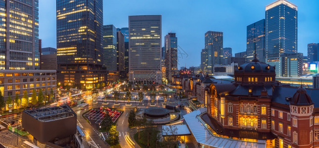 旅行建筑学东京火车站的全景城市风场从日光时间的阳台建筑和里程碑式概念城市的图片