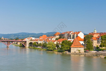德拉瓦城市文化Maribor市堤岸的天线在阳光明媚的日子里斯洛文尼亚图片