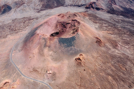 绿地西班牙加那利群岛埃尔耶罗火山口的惊人鸟瞰图西班牙加那利群岛埃尔耶罗火山口的惊人鸟瞰图戏剧风景优美图片