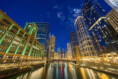 历史晚上建筑学芝加哥河道城市风景流边美国市中心天际建筑和与旅游概念美国首都图片