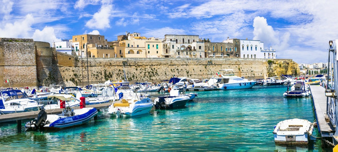 建造在奥特兰托老城Puglia的暑假与意大利南部城堡和海洋景色相望意大利夏季假日Otranto镇在普利亚海岸老的图片