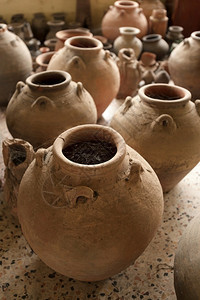 经典的在泰国SingBuri当地博物馆展出一群古老的陶瓷容器该博物馆向公众开放艺术馆对公众开放简单的亚洲人图片