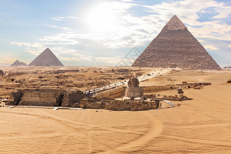 云车夫金字塔前的大狮身人面像吉萨埃及金字塔前的大狮身人面像埃及雕图片