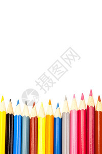 绘画学校白色孤立背景的彩铅笔照片丰富多彩的图片