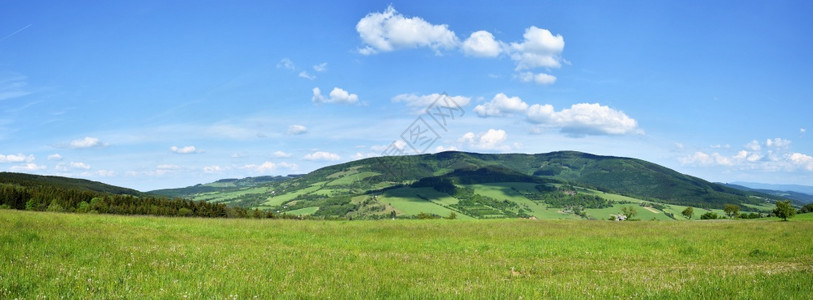 夏季山区美丽的风景捷克白喀尔巴阡山脉欧洲草地克科诺斯日落图片