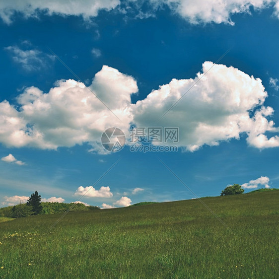 全景场夏季山区美丽的风景捷克白喀尔巴阡山脉欧洲天空图片