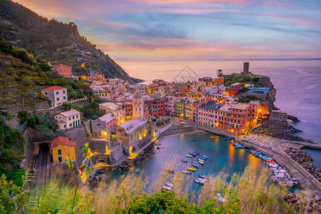 假期Vernazza欧洲辛克特地环球中海山脉多姿彩的城市风景屋自然图片