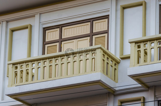 细节吸引力外部的泰国古老建筑和窗户图片