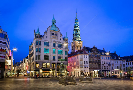 历史雕塑斯堪的纳维亚丹麦哥本哈根老城的Amagertorv广场和Stork喷泉图片