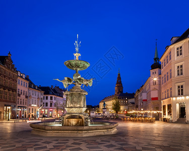 纪念碑丹麦哥本哈根老城的Amagertorv广场和Stork喷泉行人老的图片