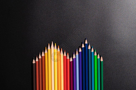 目标黑人背景上领导型商业概念彩色铅笔辅导单词图片